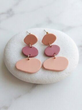 Ladies Fashionable Pink Earrings